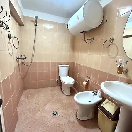 Antique Duplex Near The גולם
