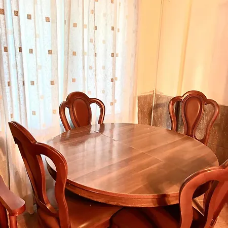 Antique Duplex Near The דירה גולם
