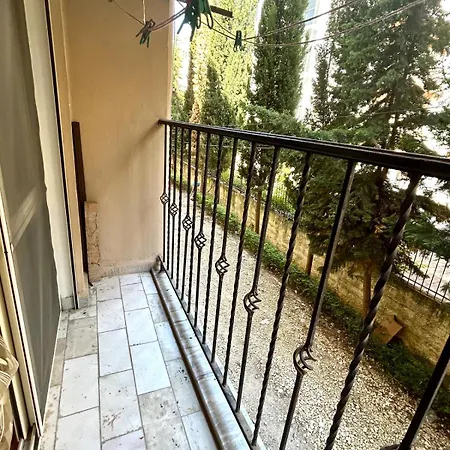 דירה Antique Duplex Near The